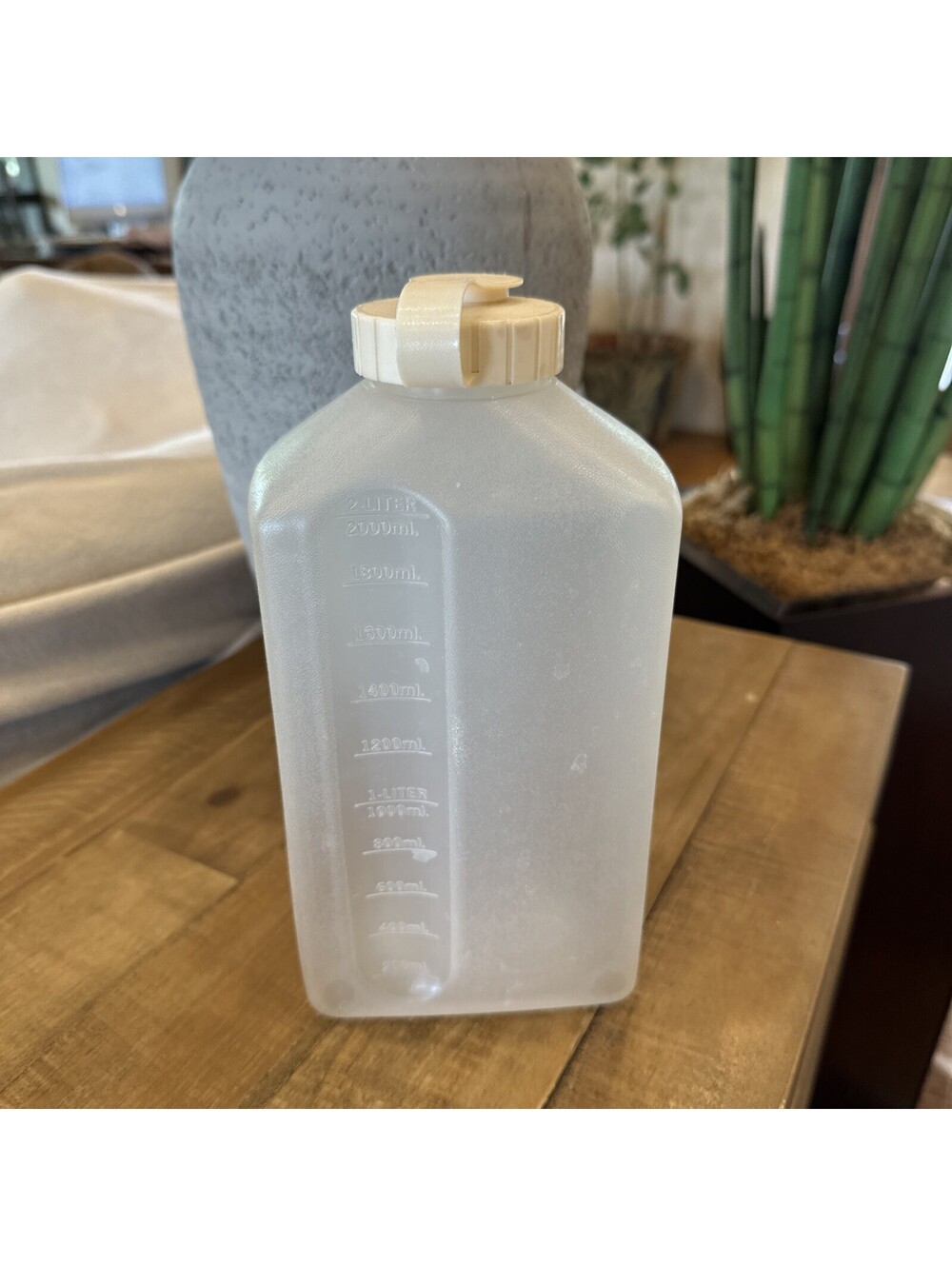 Vintage Rubbermaid Servin' Saver 2 Qt Drink Container Jug Almond Lid #2468